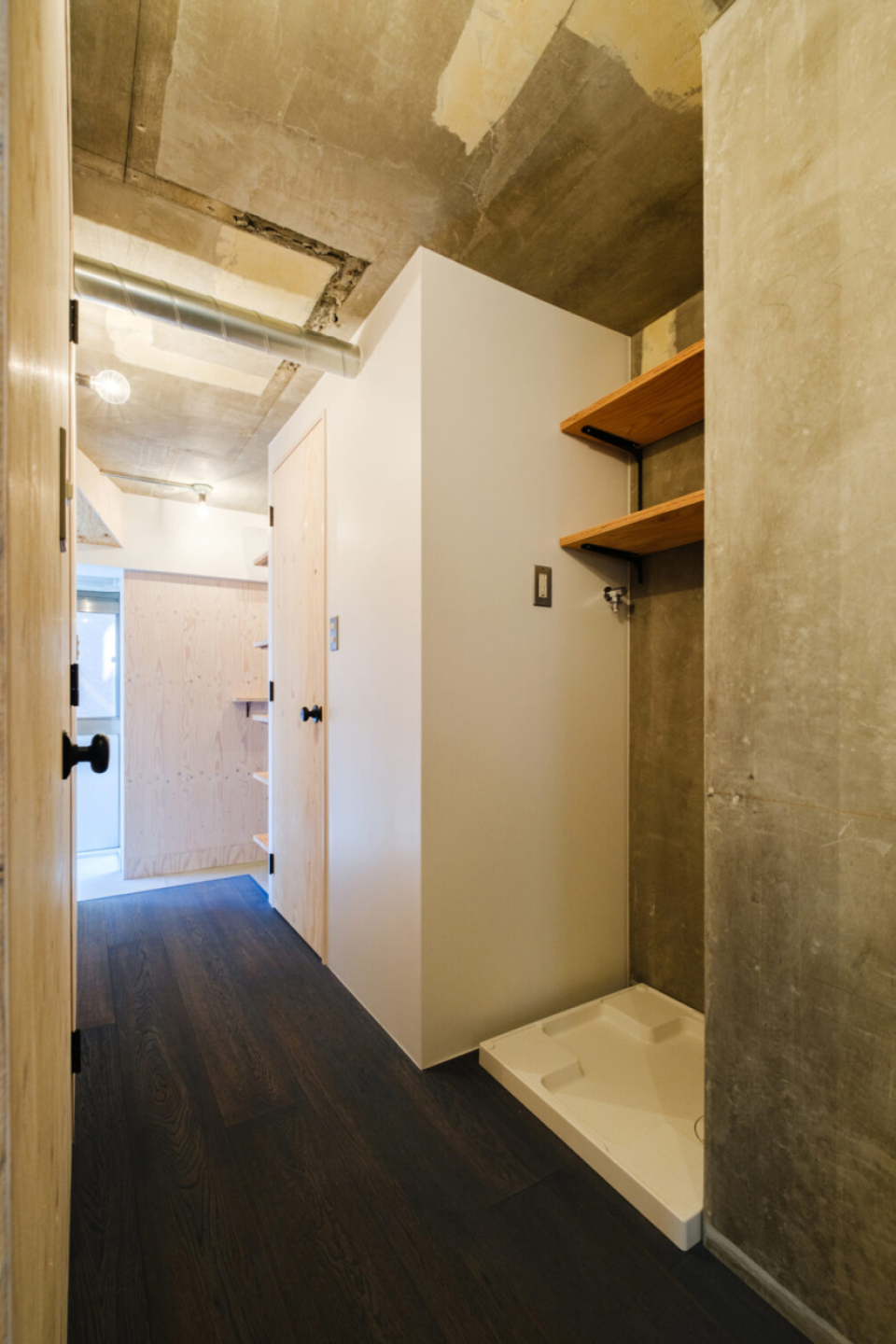 廊下。デザイン時に洗濯機置き場のスペースまで考慮してくれている。