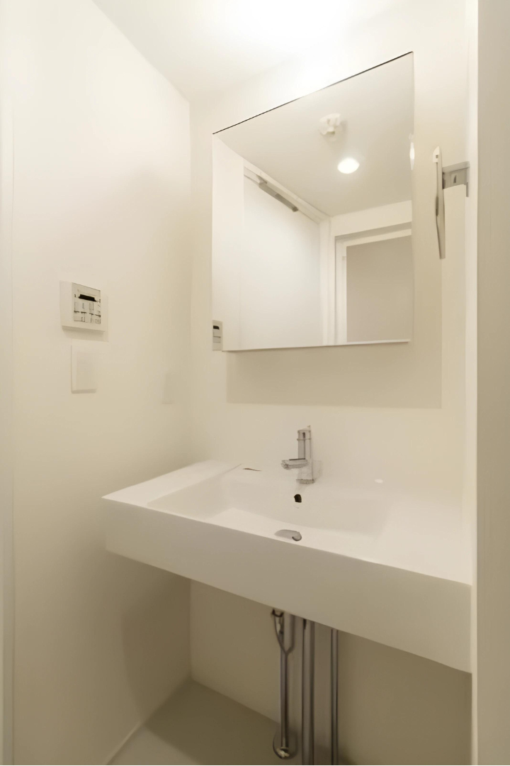 シンプルなデザインの洗面台です。※写真は同タイプ住戸です。