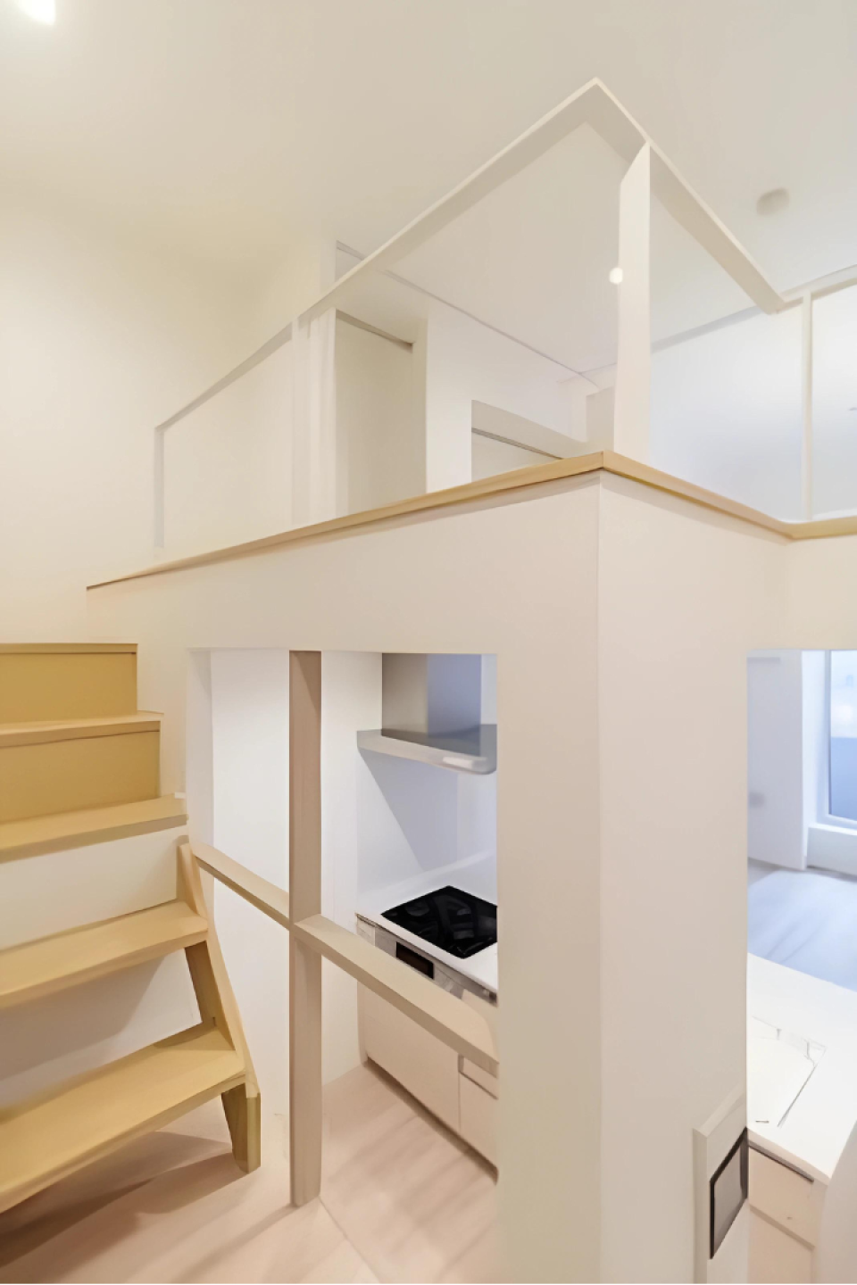 スケルトンの階段でロフトにたどり着けます。※写真は同タイプ住戸です。