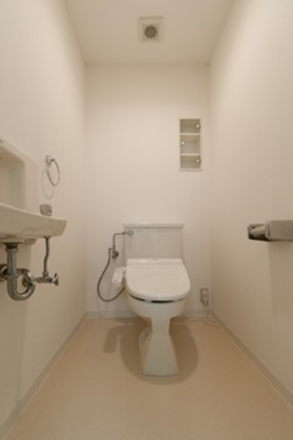 手を洗う設備の付いているトイレ。※写真は同タイプ住戸です。