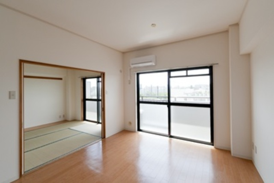 １１．２帖の洋室です。※写真は同タイプ住戸です。