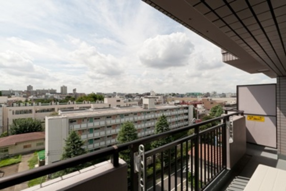 ８階の建物の６階に位置しています。