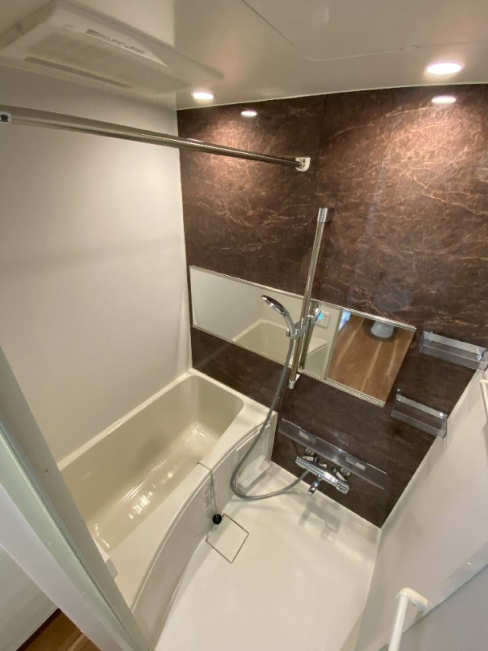 広々とした浴室