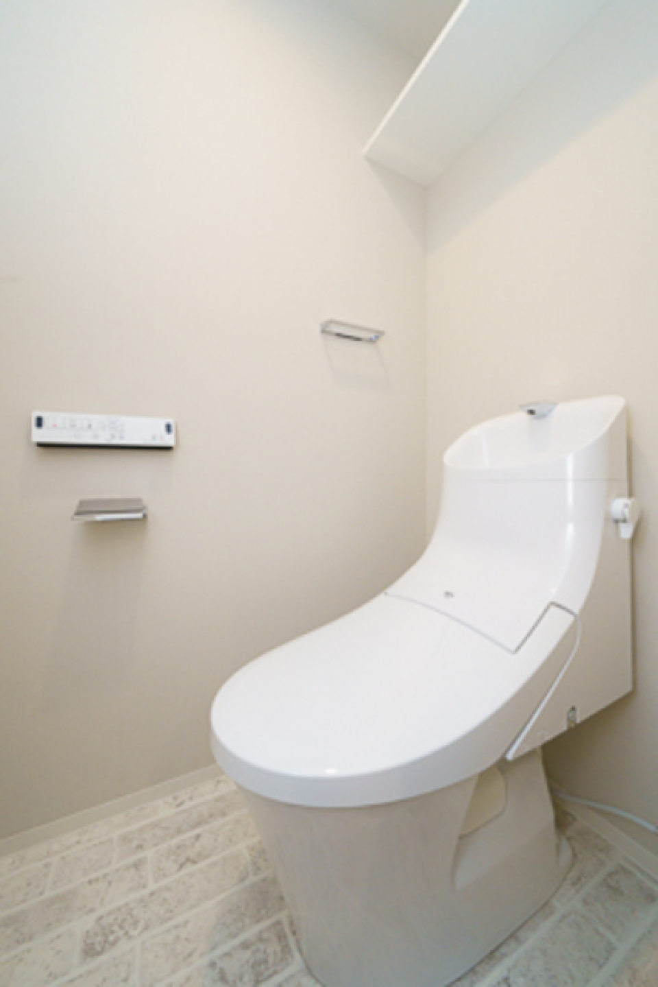 スタイリッシュなシェイプのトイレですね。※写真は同タイプ住戸です。