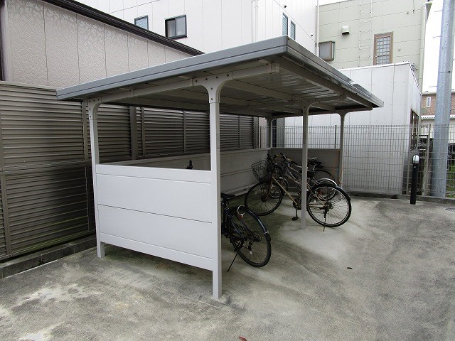 駐車場だけでなく駐輪場付き。