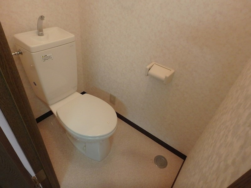 シンプルなトイレ。