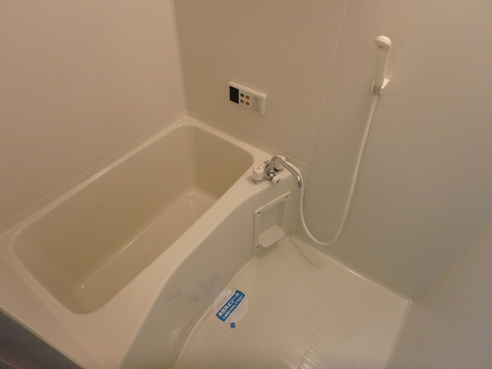 給湯リモコン付きのお風呂。