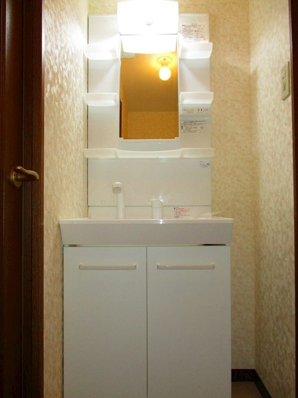 真っ白な洗面台。