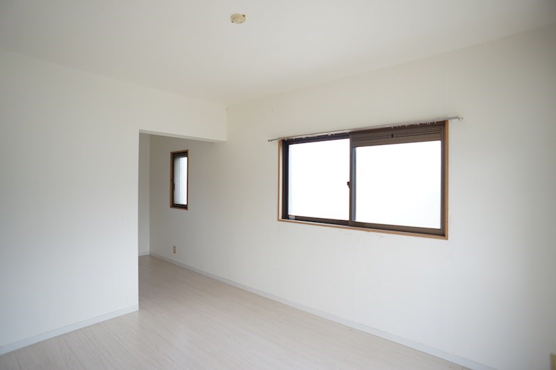 白を基調としたお部屋です。