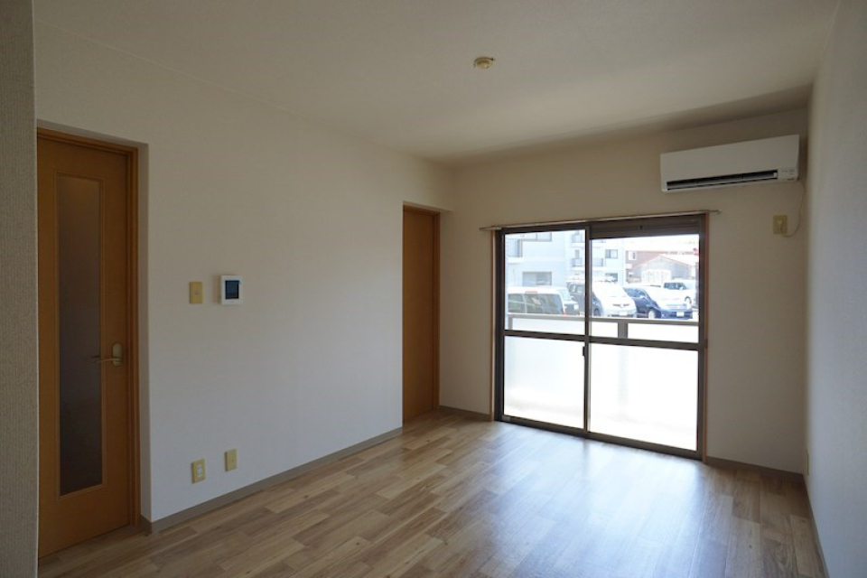 もう1つのお部屋も光が差し込んでいますね