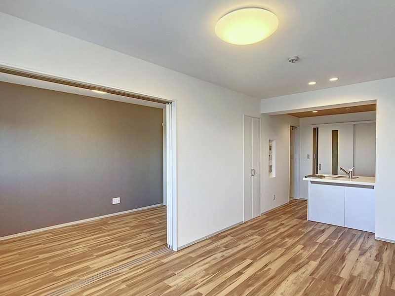 隣のお部屋ともつながっていてお部屋がより広く感じますね！