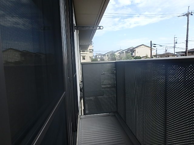 バルコニーは少し狭め