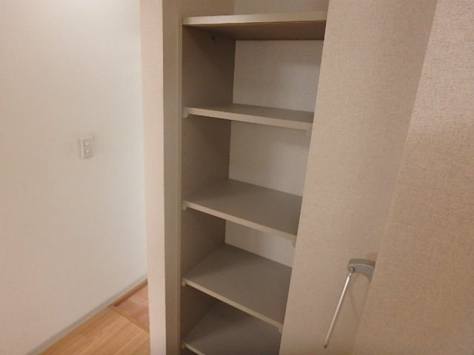 脱衣所にもちょっとした収納が