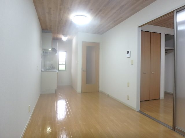 リビングと洋室はつながるのでひろびろ使えます