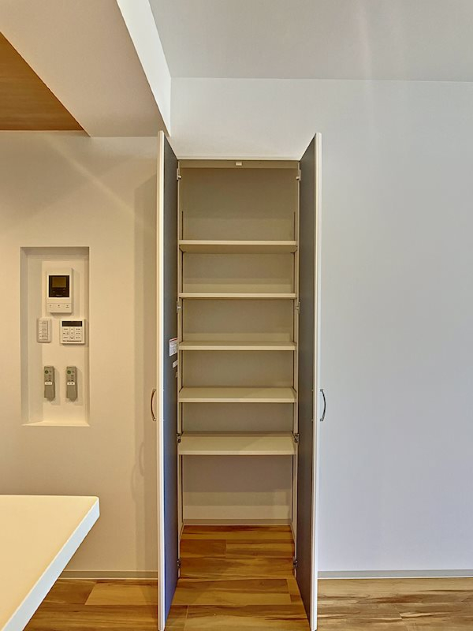 リビングにもちょっとした収納があります