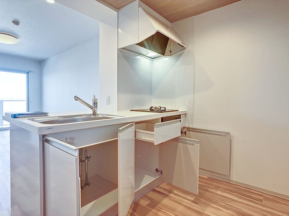 キッチンスペースも収納力抜群