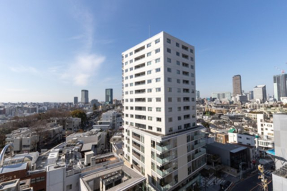 １３階の建物の１１階に所在しています。