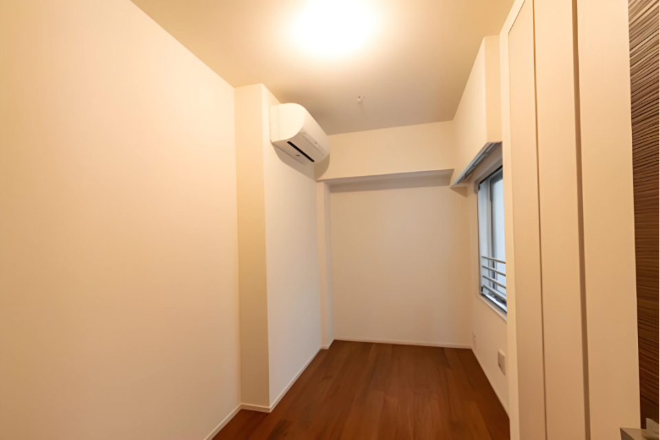 こちらは４．８帖の洋室です。※写真は同タイプ住戸です。