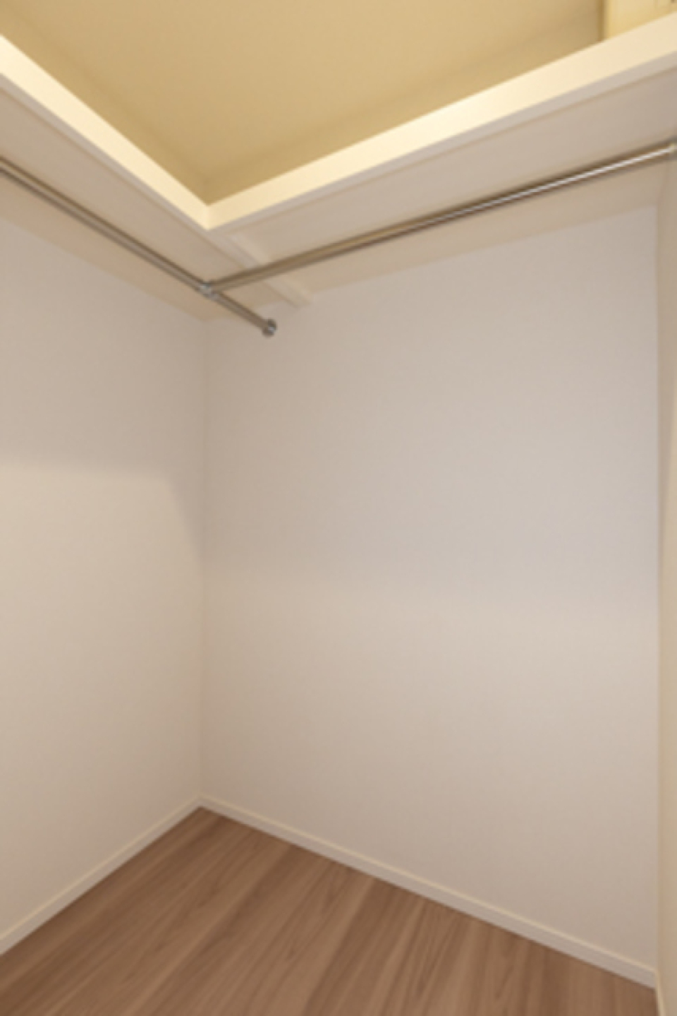 ウォークインクローゼットです。
※写真は同タイプ住戸です。