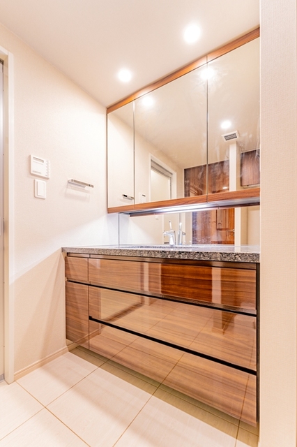 ゆとりのある独立洗面台です。※写真は同タイプ住戸です。