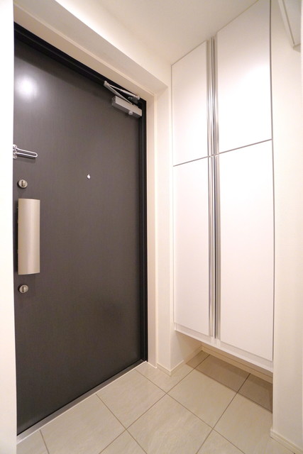 玄関はシューズボックス付きです。
※写真は同タイプ住戸です。
