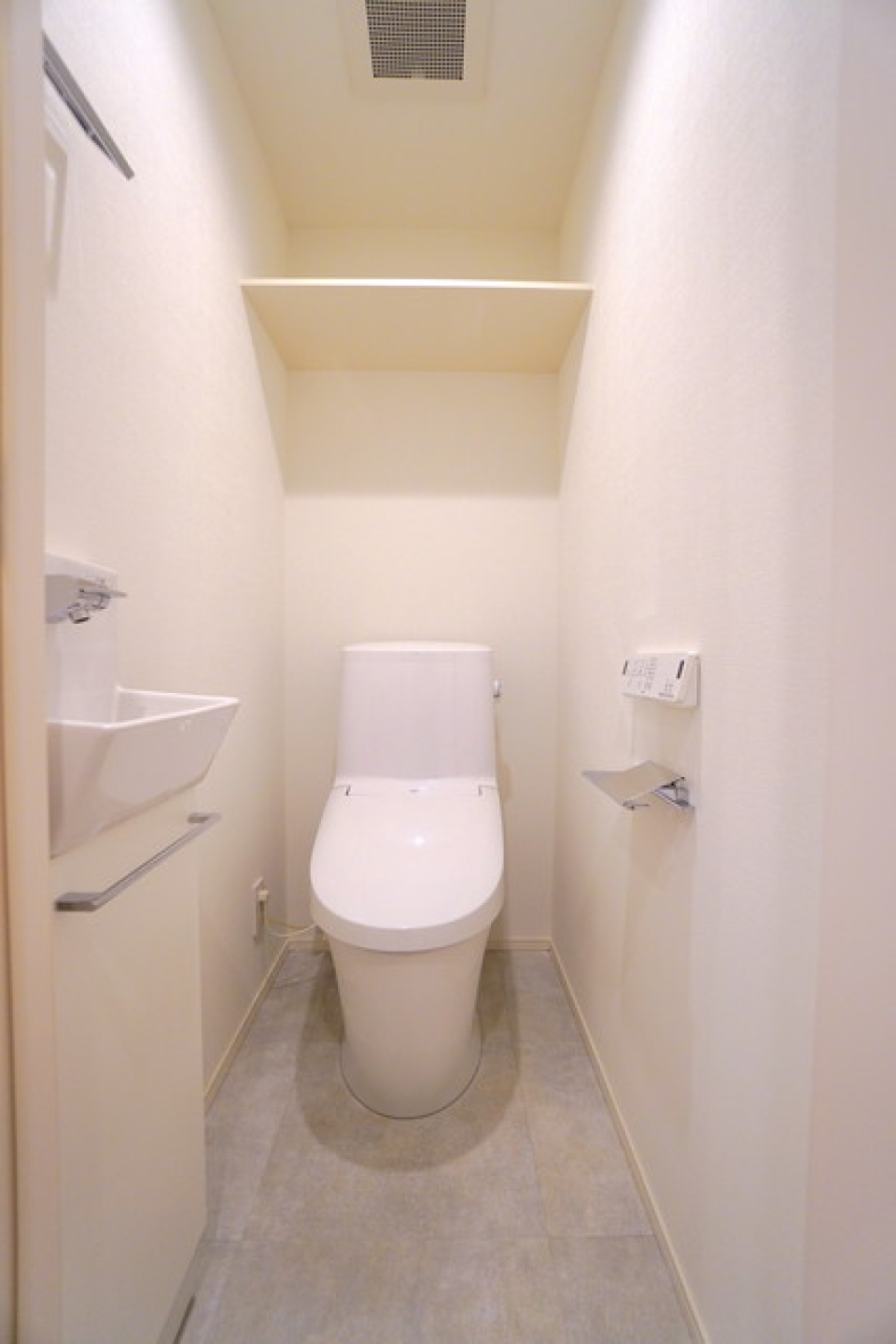 トイレはシンプルな造りになっています。
※写真は同タイプ住戸です。