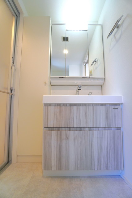 部屋の雰囲気にマッチした洗面台です。
※写真は同タイプ住戸です。
