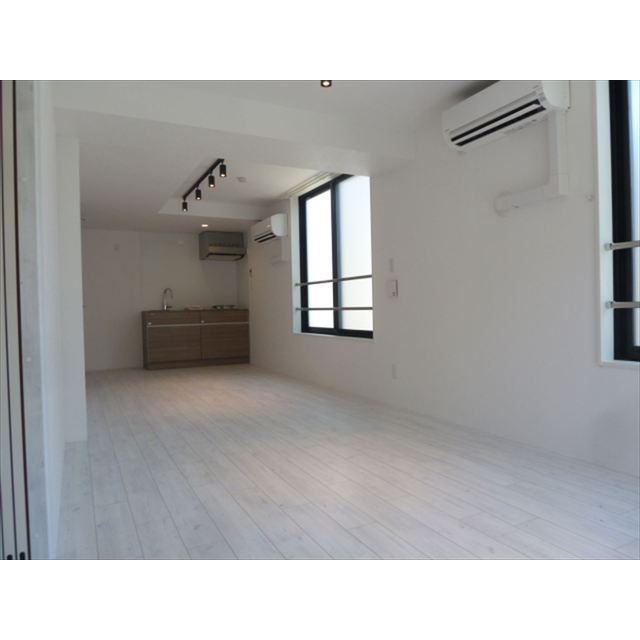 13.3帖のリビングダイニングです。