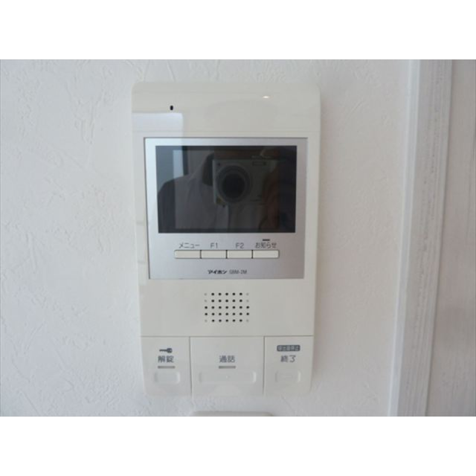 モニター付きインターホンがあります。
