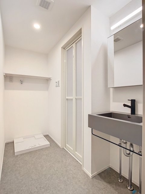 洗面台・室内洗濯機置き場・浴室は地下1階にあります。