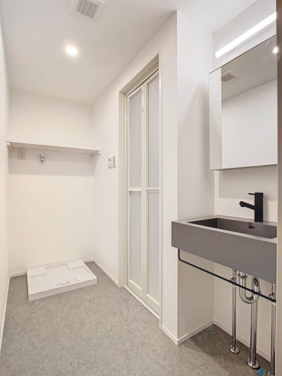 洗面台・室内洗濯機置き場・浴室は地下1階にあります。