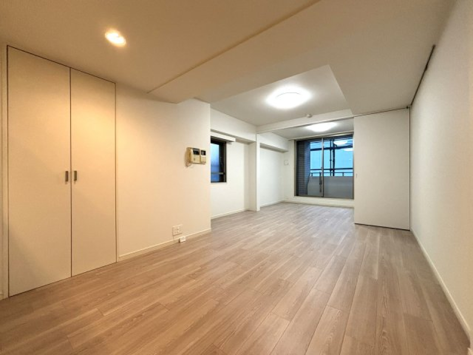 収納と小窓が付いています。