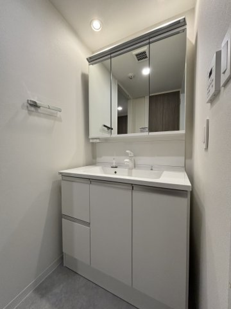 嬉しい独立洗面台です。