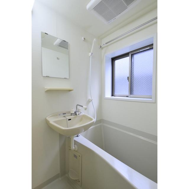 シンプルな浴室です。