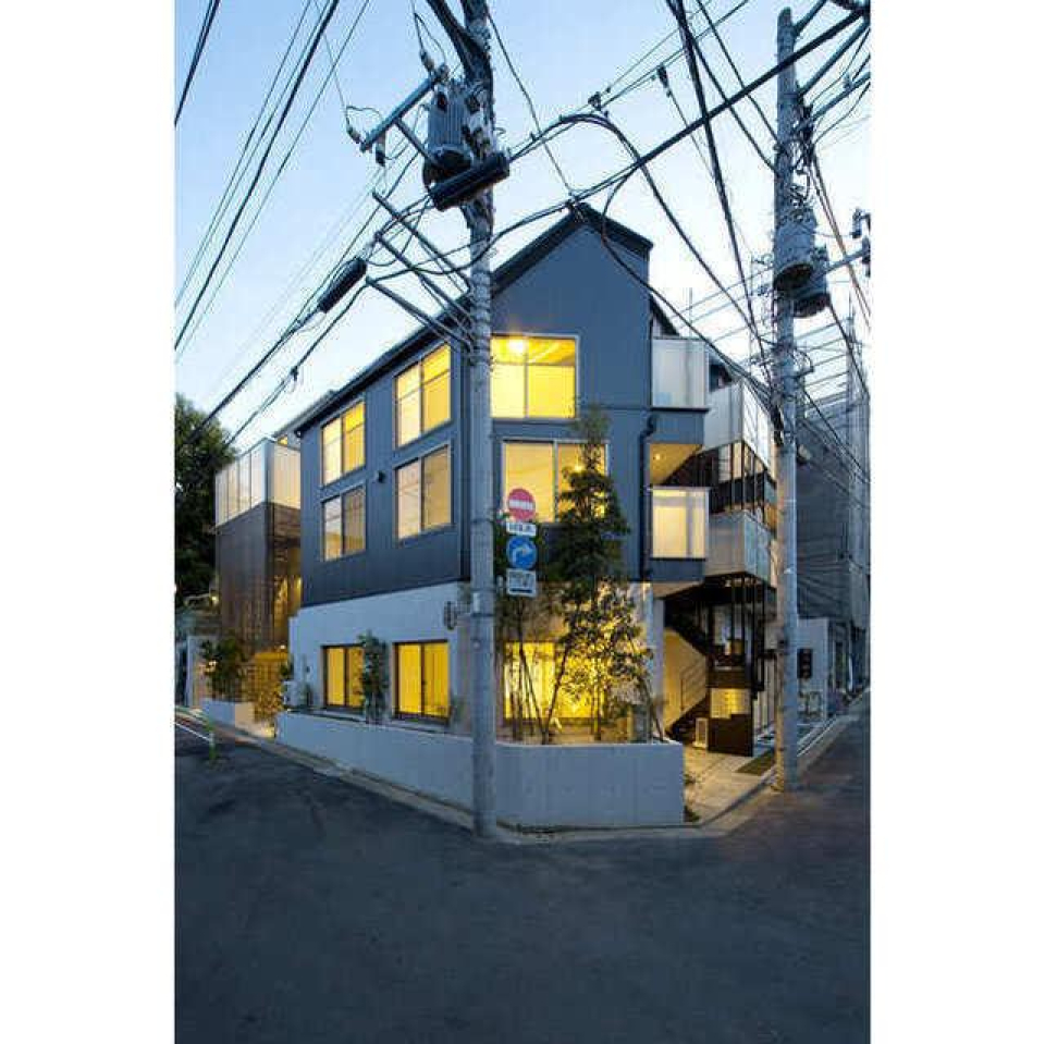 外観です。夜の雰囲気も良いですね。