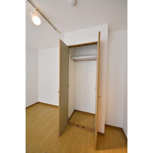 クローゼットもコンパクトだけど余計なものが増えなくて良さそう