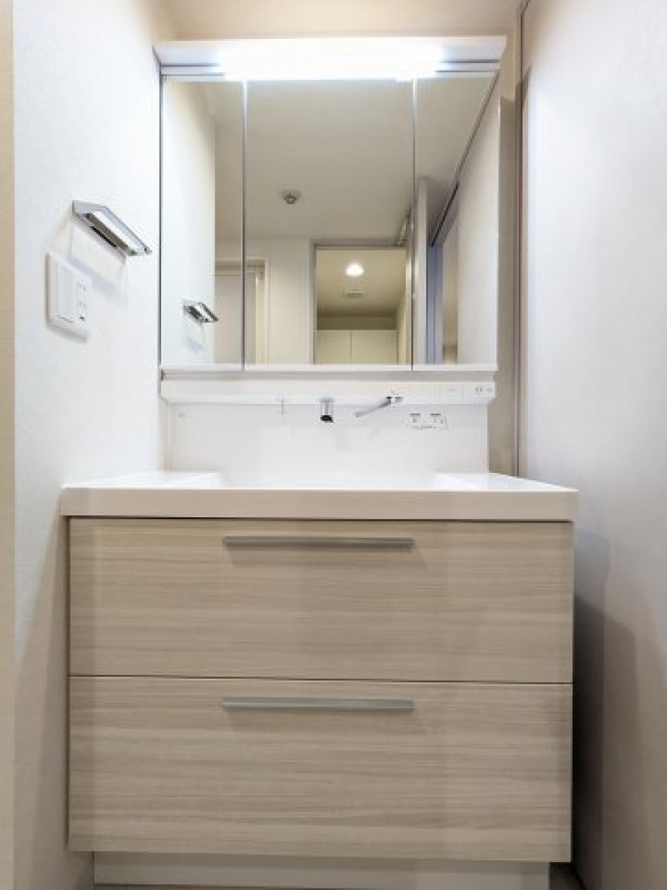 嬉しい独立洗面台です。収納も多く使いやすいです。