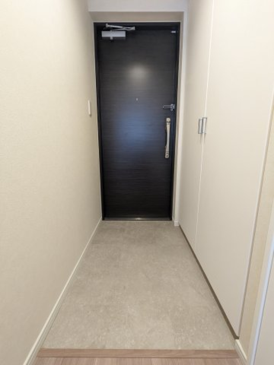 玄関はシューズボックス付きです。