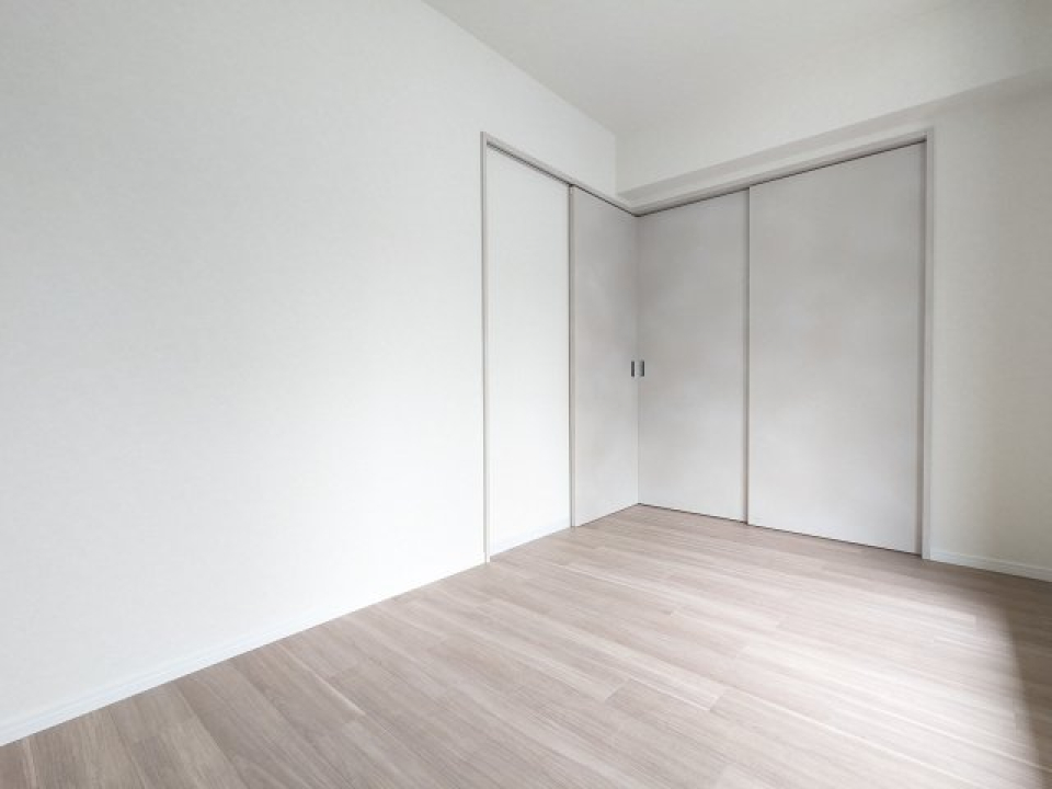 リビングダイニングに繋がっている洋室です。