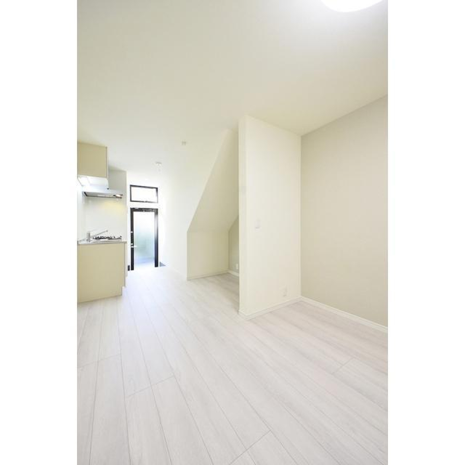 右手にちょっとした収納スペースがあります。