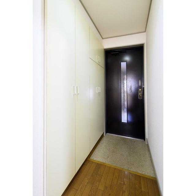 玄関です。嬉しいシューズボックス付きです。