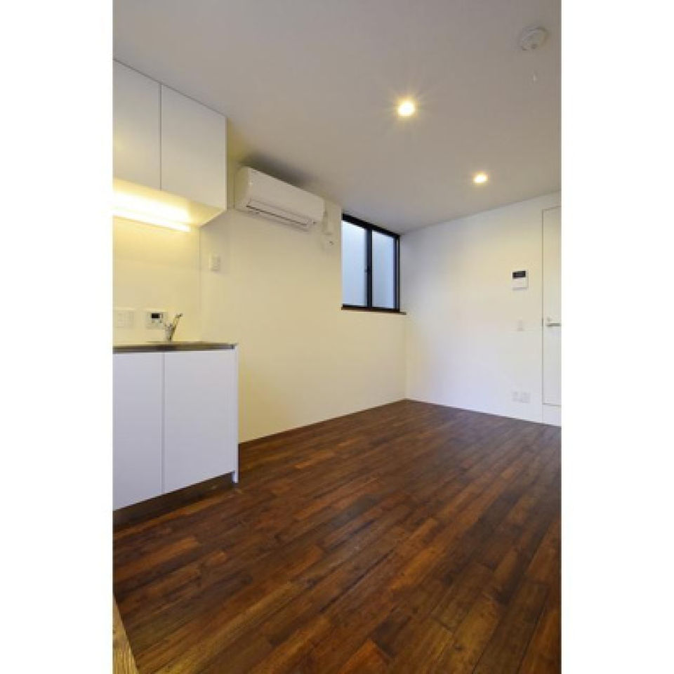 ダウンライトでムードがある雰囲気。