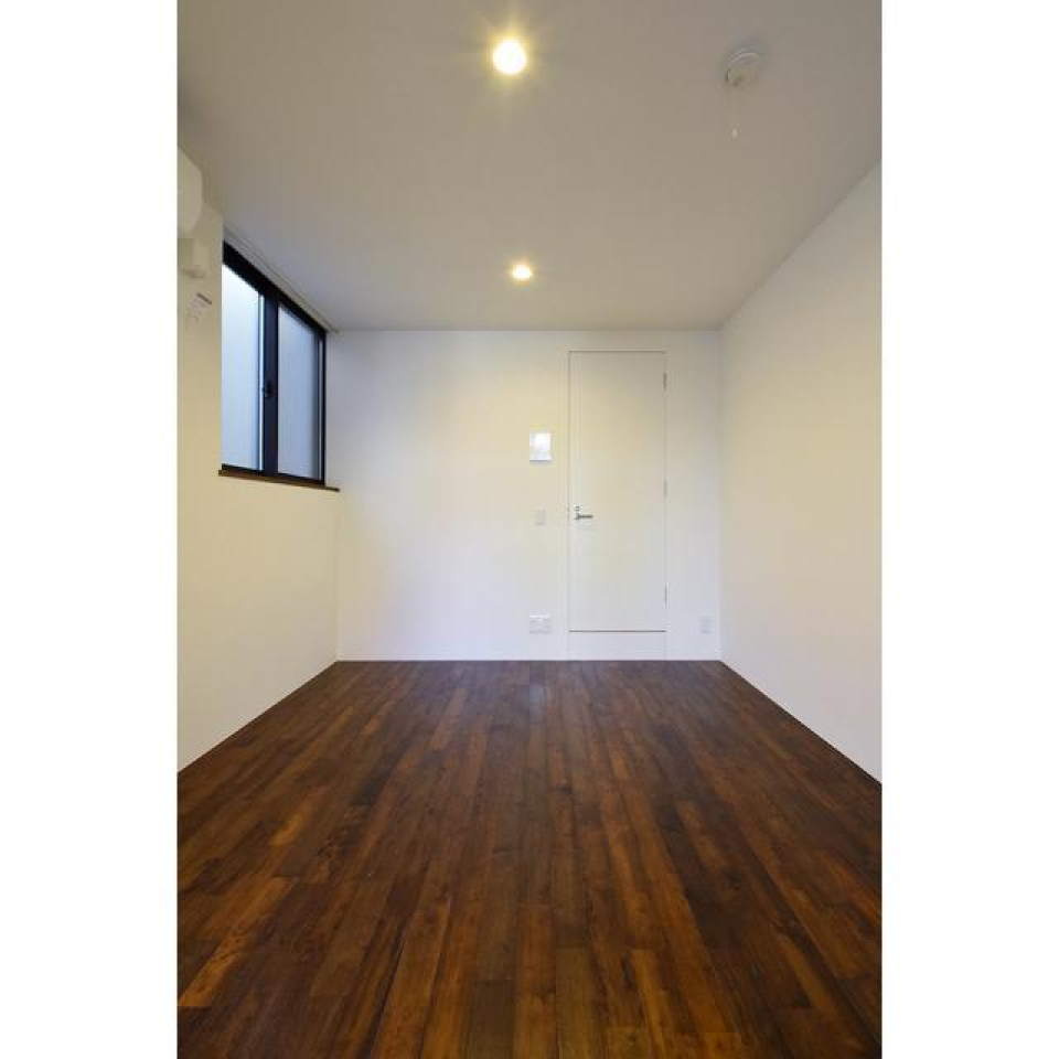 細やかなライトが部屋中を照らします。