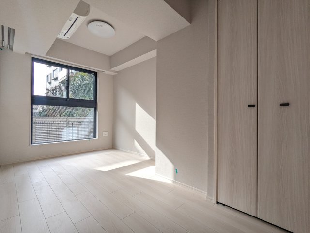 6.1帖と4.5帖の洋室があります。