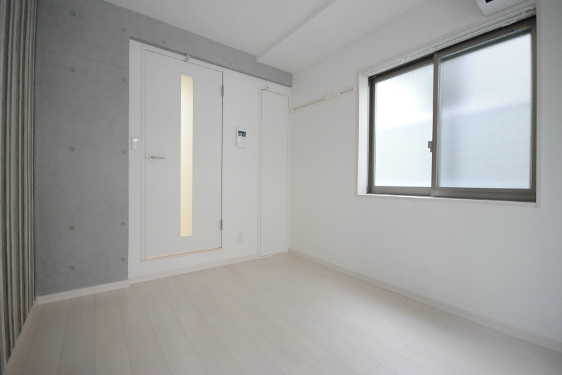 グレーと白のコントラストが清潔感を感じます。