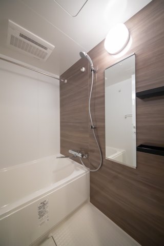 落ち着いたパネルが導入された洋室です。