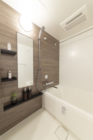 浴室乾燥機があるので、雨の日の洗濯物干しに大変便利です。※参考写真