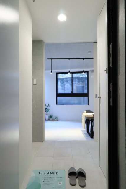 玄関からリビングダイニングが見える間取りです。
※家具･小物はイメージです