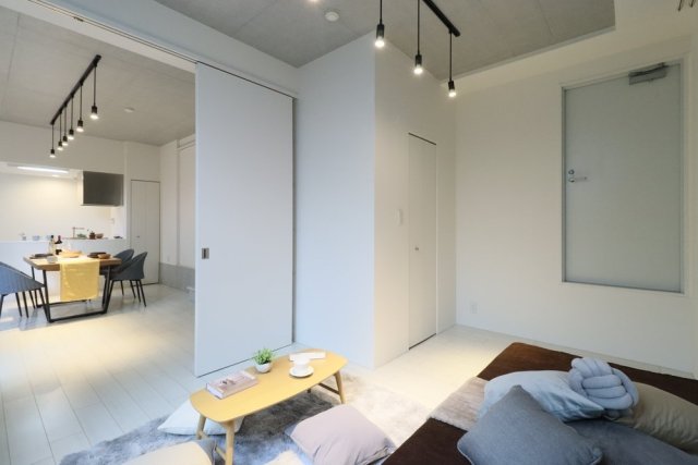 リビングダイニングと仕切ることができます。
※家具･小物はイメージです