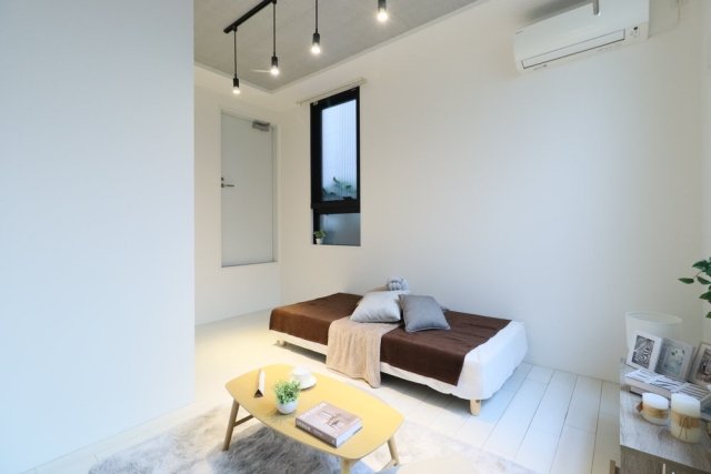 洋室にも窓があり、くつろぐことができます。
※家具･小物はイメージです